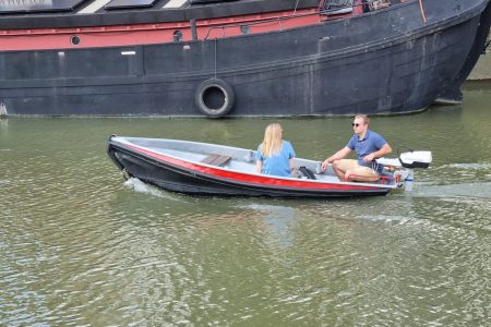 Ervaar Rotterdam Elektrisch Bootje by Ervaarrotterdam.nl