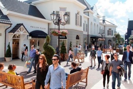 Designer Outlet Fashion Tour • 8 Hours by Amsterdam Transfer Services